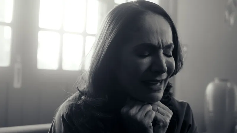 Preto E Branco - Cintia Alves